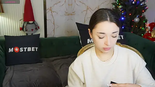 Jasmine Flow online show from December 18, 7:47 am