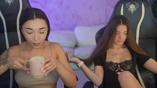 Jasmine Flow online show from October 30, 7:43 am