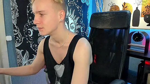 Snapshot of AlexxSweet chatting on December 3, 9:44 am AlexxSweet online show from December 3, 9:44 am