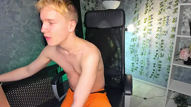 Snapshot of AlexxSweet chatting on December 22, 10:28 am AlexxSweet online show from December 22, 10:28 am