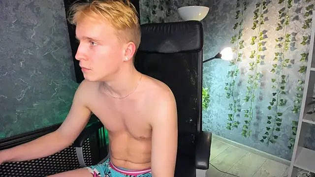 Snapshot of AlexxSweet chatting on December 22, 4:38 pm AlexxSweet online show from December 22, 4:38 pm