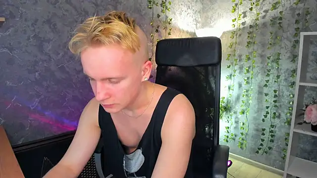 Snapshot of AlexxSweet chatting on December 28, 7:33 am AlexxSweet online show from December 28, 7:33 am