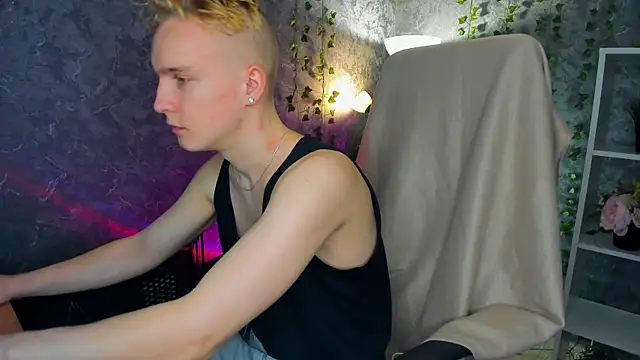 Snapshot of AlexxSweet chatting on December 29, 7:17 am AlexxSweet online show from December 29, 7:17 am