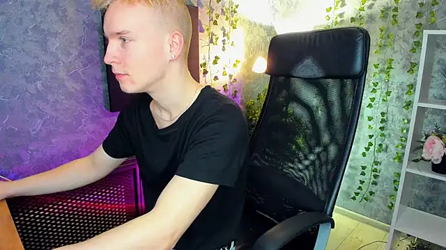 Snapshot of AlexxSweet chatting on January 4, 6:09 am AlexxSweet online show from January 4, 6:09 am