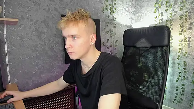 Snapshot of AlexxSweet chatting on January 5, 6:56 am AlexxSweet online show from January 5, 6:56 am