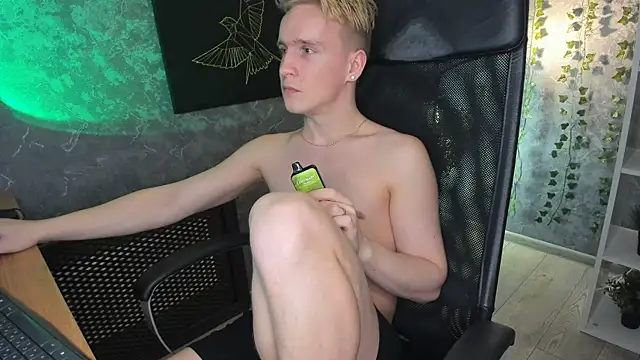 Snapshot of AlexxSweet chatting on January 18, 3:59 pm AlexxSweet online show from January 18, 3:59 pm