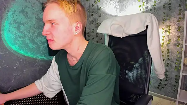 Snapshot of AlexxSweet chatting on January 25, 6:34 am AlexxSweet online show from January 25, 6:34 am