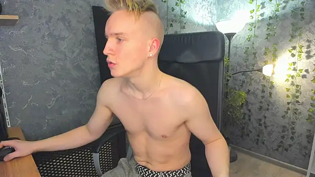 Snapshot of AlexxSweet chatting on February 3, 7:29 am AlexxSweet online show from February 3, 7:29 am