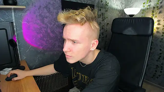 Snapshot of AlexxSweet chatting on February 8, 6:43 am AlexxSweet online show from February 8, 6:43 am