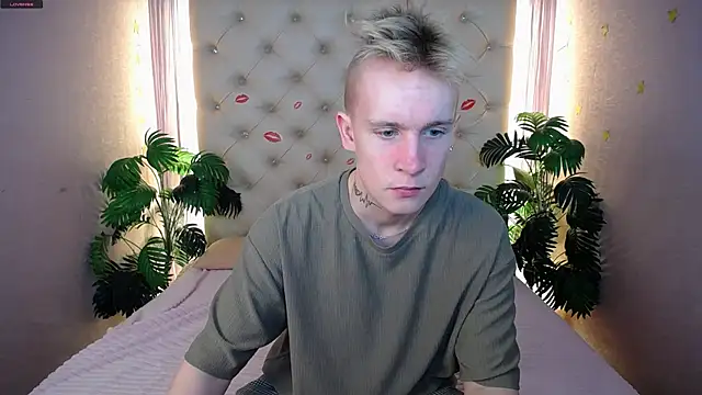 Snapshot of AlexxSweet chatting on March 10, 10:48 am AlexxSweet online show from March 10, 10:48 am