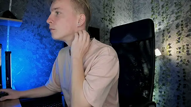 Snapshot of AlexxSweet chatting on September 28, 6:52 am AlexxSweet online show from September 28, 6:52 am