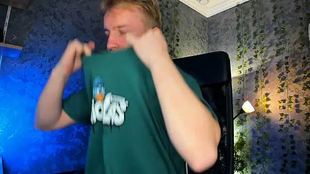 Snapshot of AlexxSweet chatting on October 3, 9:17 am AlexxSweet online show from October 3, 9:17 am