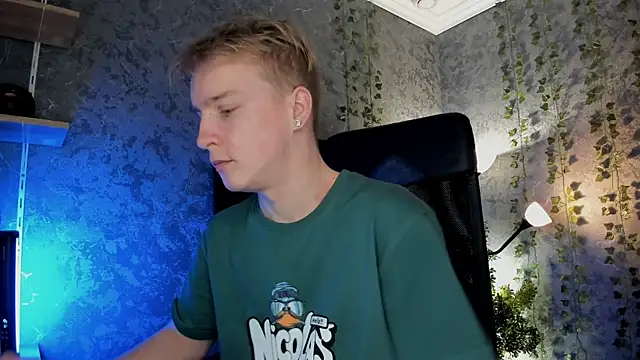 Snapshot of AlexxSweet chatting on October 12, 6:34 am AlexxSweet online show from October 12, 6:34 am