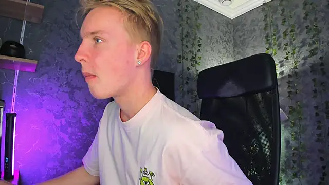 Snapshot of AlexxSweet chatting on October 18, 6:26 am AlexxSweet online show from October 18, 6:26 am