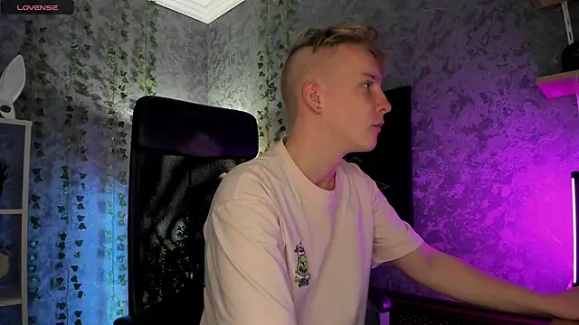 Snapshot of AlexxSweet chatting on October 24, 4:53 am AlexxSweet online show from October 24, 4:53 am