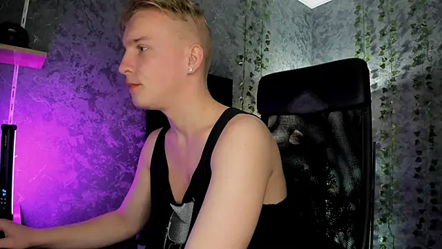 Snapshot of AlexxSweet chatting on October 25, 6:54 am AlexxSweet online show from October 25, 6:54 am