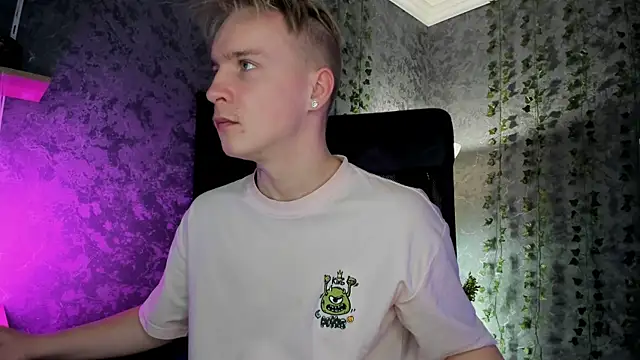 Snapshot of AlexxSweet chatting on November 2, 7:00 am AlexxSweet online show from November 2, 7:00 am