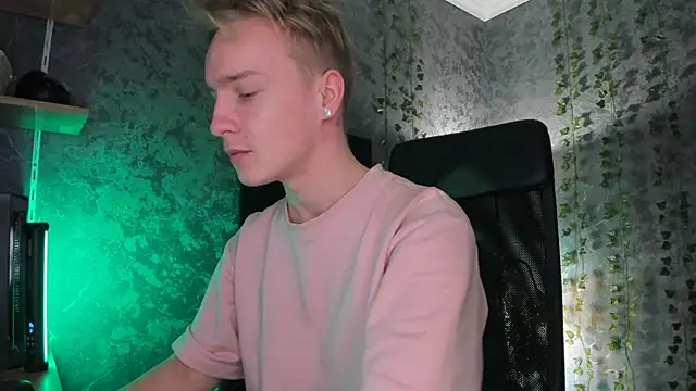 Snapshot of AlexxSweet chatting on November 23, 6:46 am AlexxSweet online show from November 23, 6:46 am