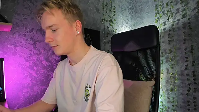 Snapshot of AlexxSweet chatting on November 30, 7:01 am AlexxSweet online show from November 30, 7:01 am