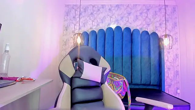 Snapshot of nalalye_cruzz_ chatting on September 18, 2:02 am nalalye cruzz online show from September 18, 2:02 am