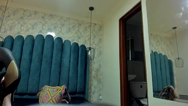 Snapshot of nalalye_cruzz_ chatting on October 18, 2:36 am nalalye cruzz online show from October 18, 2:36 am