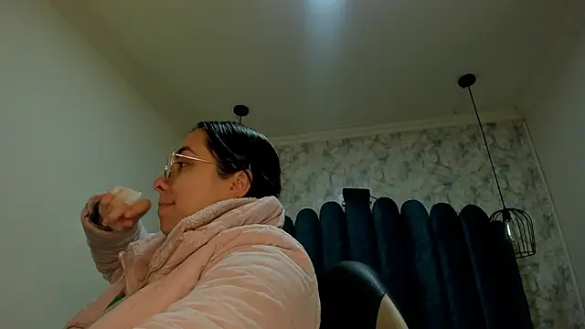 Snapshot of nalalye_cruzz_ chatting on November 6, 3:18 am nalalye cruzz online show from November 6, 3:18 am