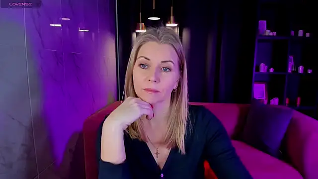 Annie Light online show from December 4, 5:49 am