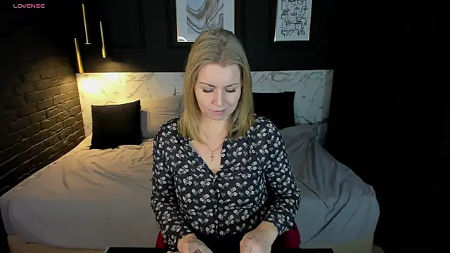 Annie Light online show from January 27, 8:51 am