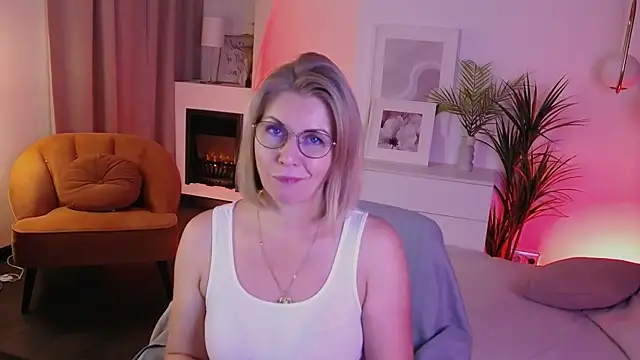 Annie Light online show from October 15, 1:44 pm