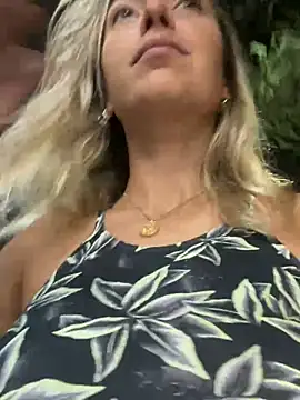 Snapshot of Gipoltergeist chatting on December 19, 4:23 am Gipoltergeist online show from December 19, 4:23 am