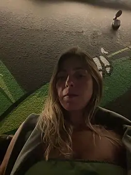 Snapshot of Gipoltergeist chatting on October 26, 3:34 am Gipoltergeist online show from October 26, 3:34 am