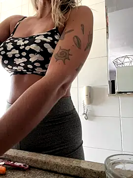 Snapshot of Gipoltergeist chatting on November 5, 12:27 pm Gipoltergeist online show from November 5, 12:27 pm