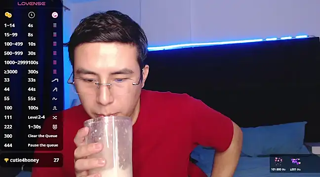 andrewmhilton  online show from February 28, 4:32 am