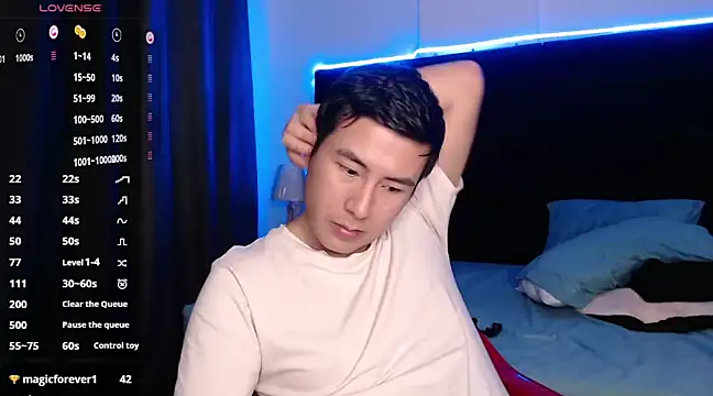 andrewmhilton  online show from March 3, 2:47 am