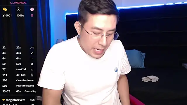 andrewmhilton  online show from March 10, 2:28 am