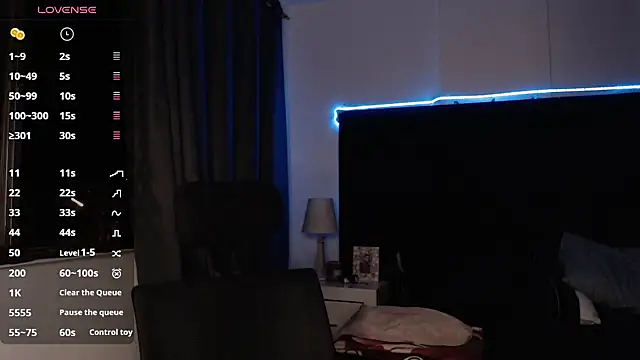 andrewmhilton  online show from October 7, 5:04 am