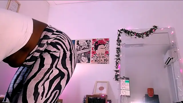 Snapshot of Kenya_Agu chatting on December 10, 10:47 pm Kenya Agu online show from December 10, 10:47 pm