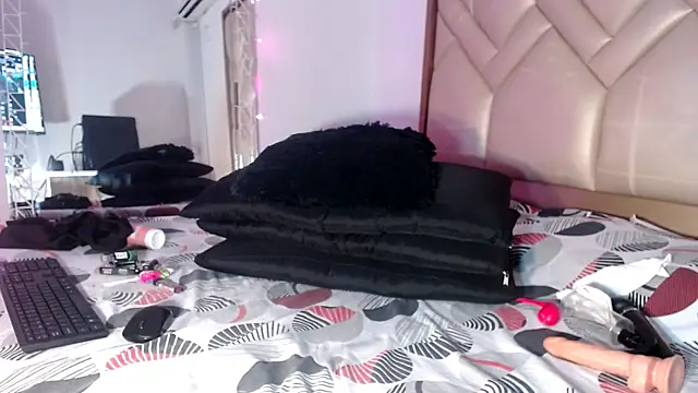 Snapshot of Kenya_Agu chatting on January 10, 10:46 pm Kenya Agu online show from January 10, 10:46 pm