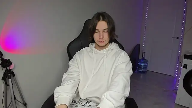 Vincent Strong online show from December 10, 7:47 am