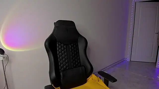 Vincent Strong online show from March 2, 1:26 am