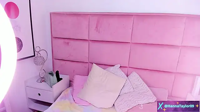 HannaTaylor online show from December 10, 5:50 am