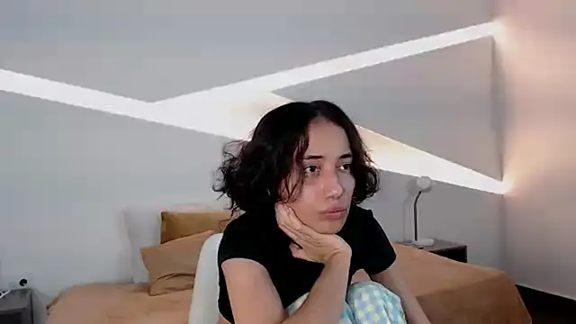 hot little bunny online show from December 11, 8:39 pm