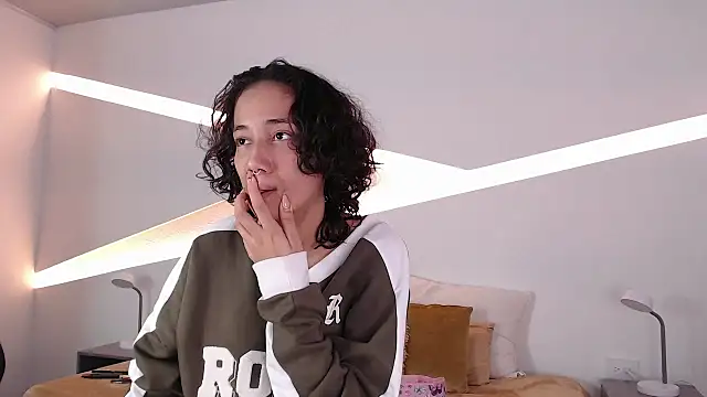 hot little bunny online show from December 15, 9:20 pm