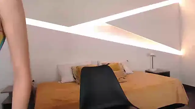 hot little bunny online show from January 11, 9:15 pm