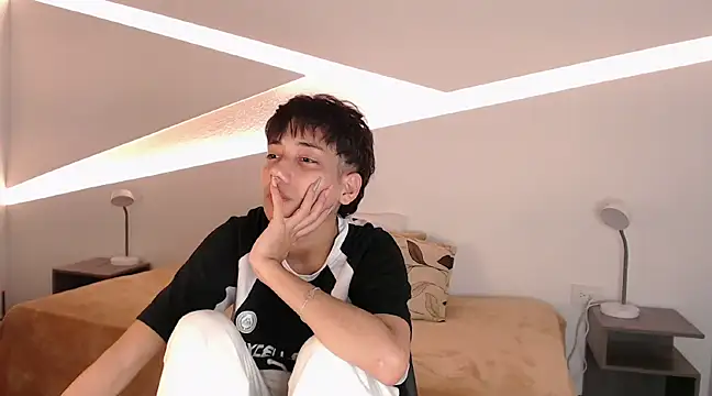 hot little bunny online show from January 17, 9:28 pm