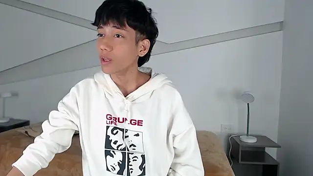 hot little bunny online show from January 27, 12:01 am