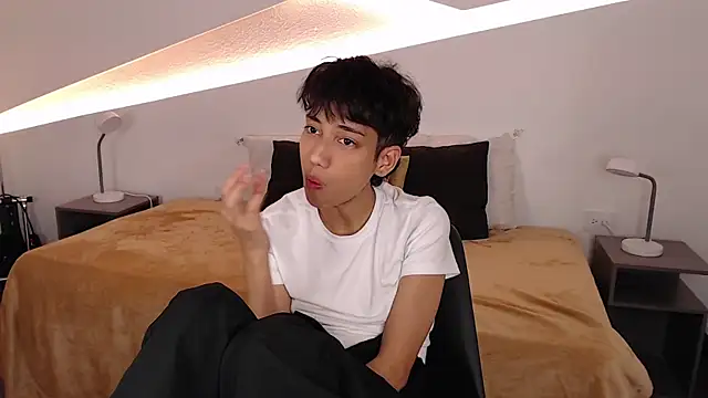 hot little bunny online show from February 2, 9:34 pm