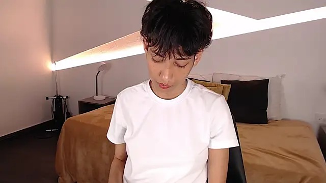 hot little bunny online show from February 3, 12:36 am