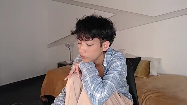 hot little bunny online show from February 6, 12:33 am