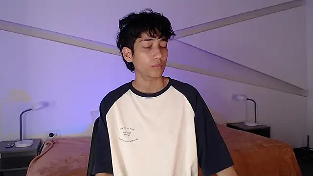 hot little bunny online show from February 23, 8:55 pm